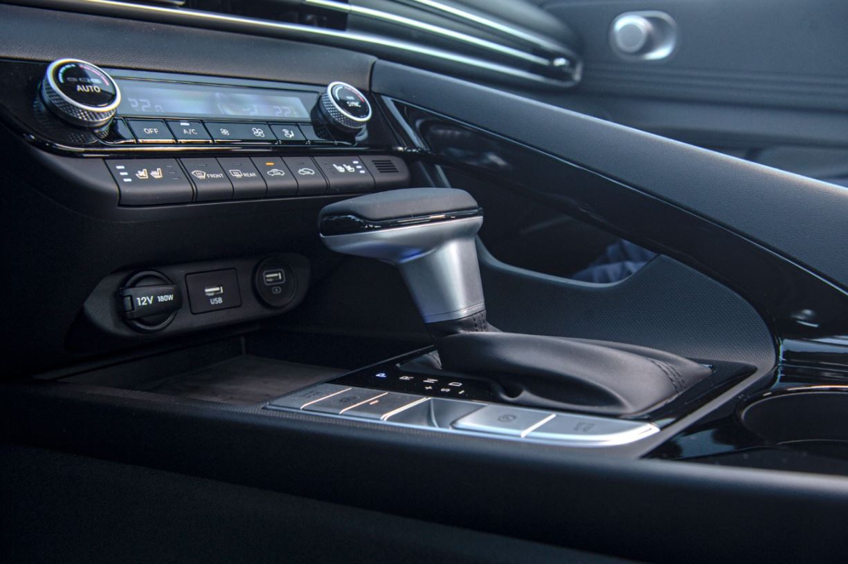 Hyundai-Elantra-van-hanh