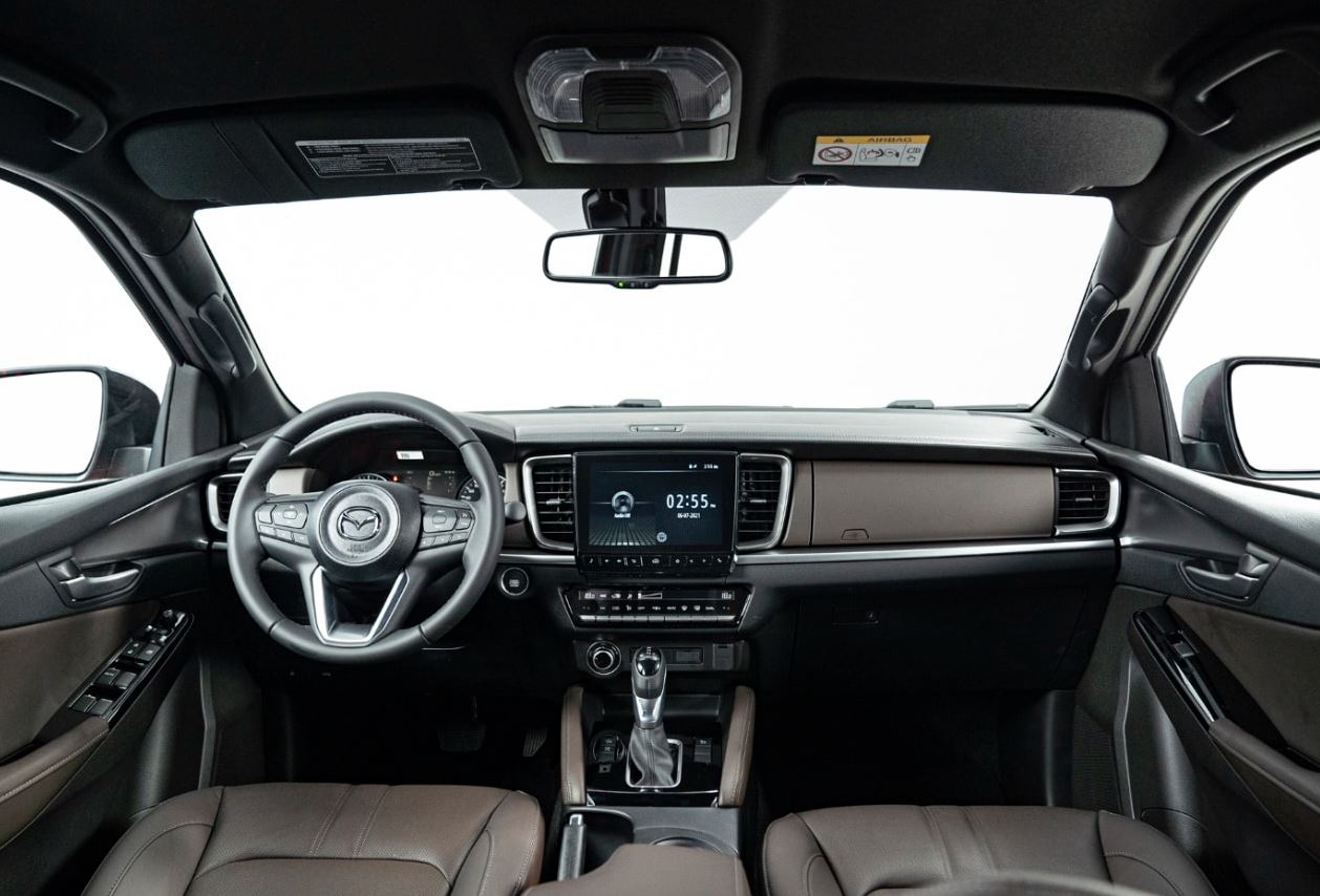 Mazda-BT-50-noi-that