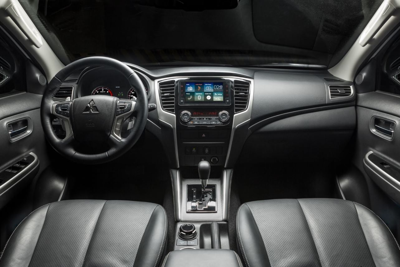 Mitsubishi-Triton-noi-that