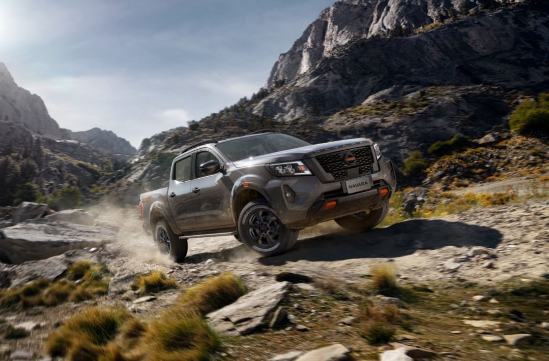 Nissan-Navara-van-hanh