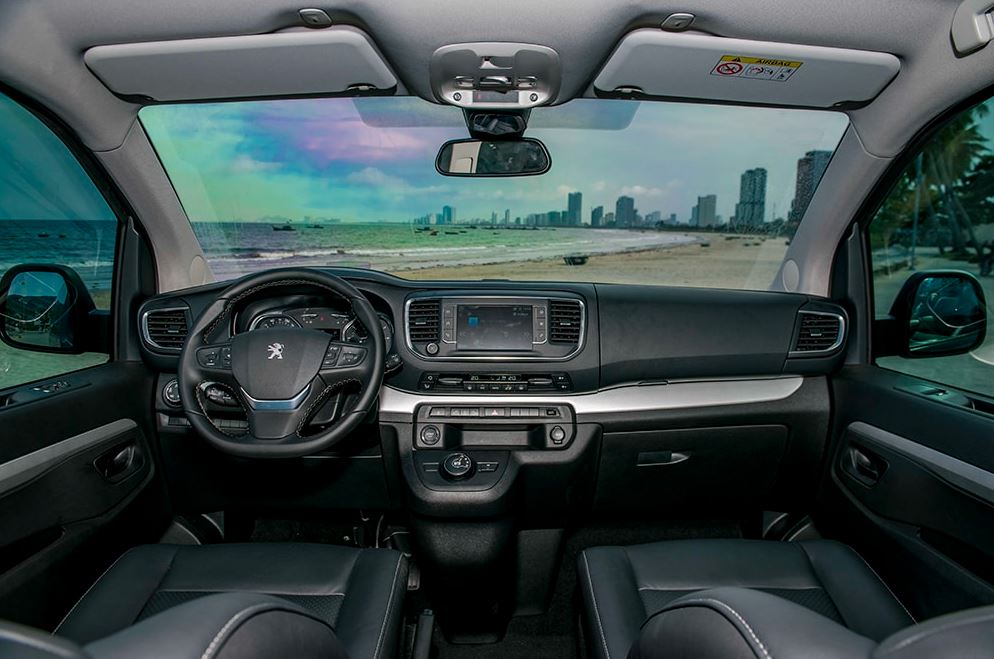 Peugeot-Traveller-noi-that