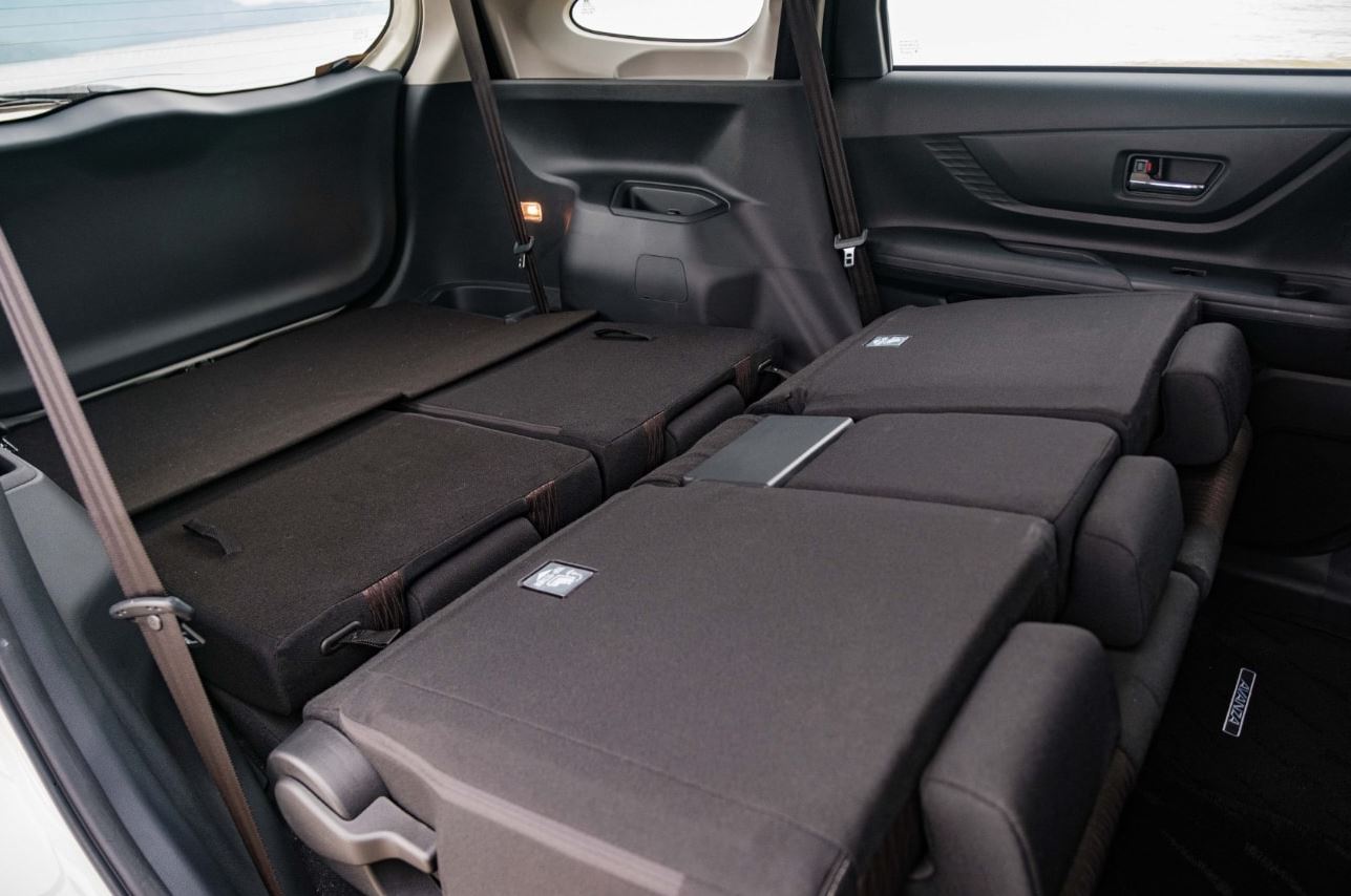 Toyota-Avanza-Premio-khong-gian