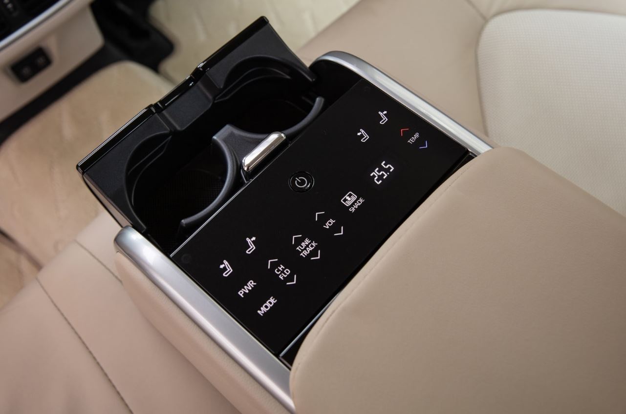 Toyota-Camry-tien-nghi