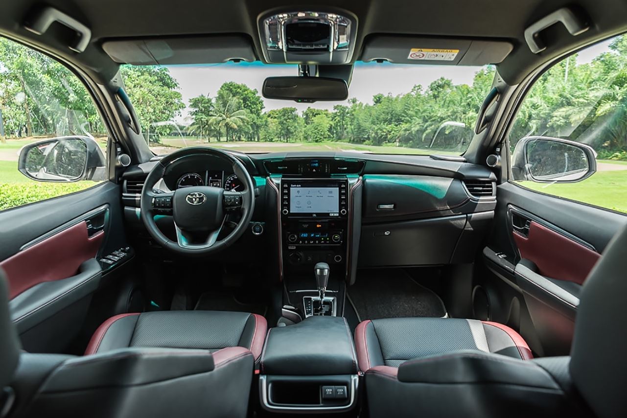 Toyota-Fortuner-noi-that