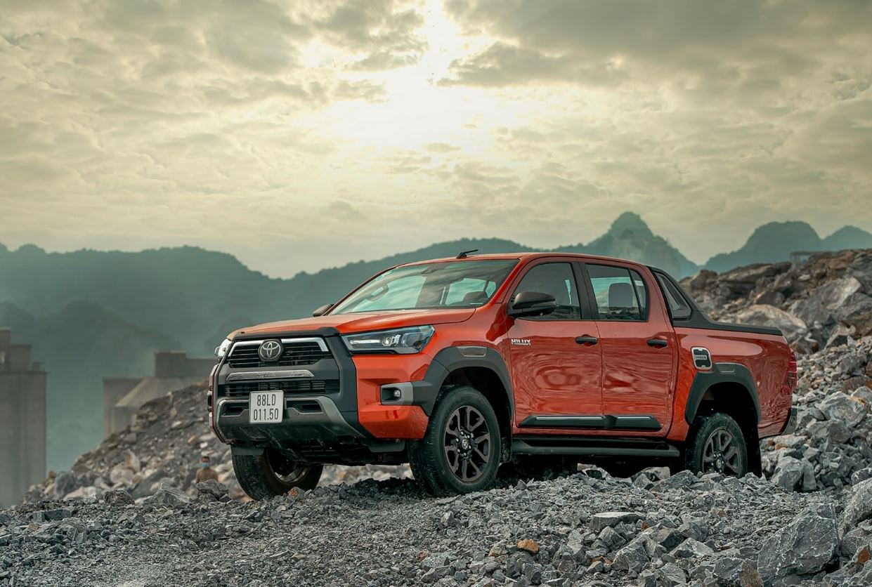 Toyota-Hilux-van-hanh