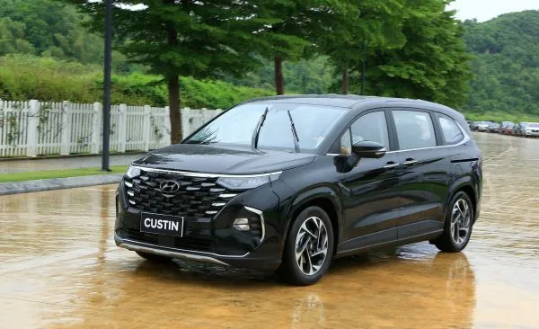 Hyundai Custin